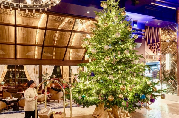Αυτό είναι το ακριβότερο χριστουγεννιάτικο δέντρο του κόσμου (pic & vid)